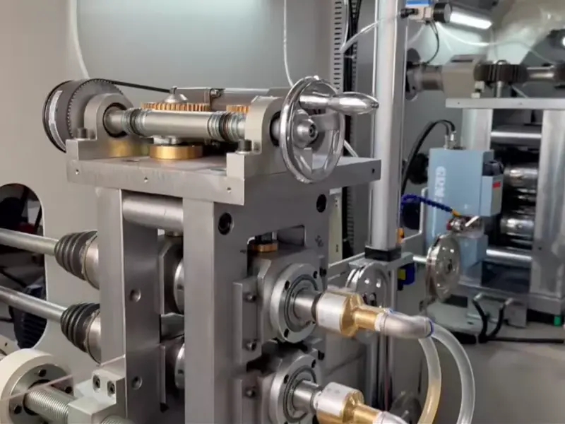 Dab tsi yog txoj hauv kev ua haujlwm ntawm PV Ribbon Rolling Mills